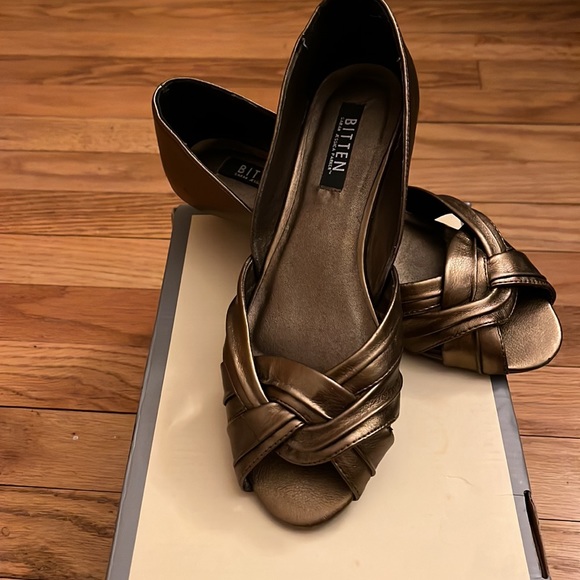 Bitten by Sarah Jessica Parker metallic braided peep toe shoe sz 7.5 with box - Picture 3 of 6
